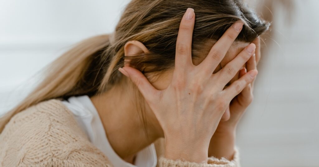 how to challenge negative thoughts — featured image