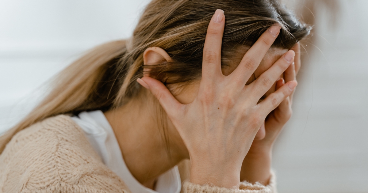 how to challenge negative thoughts — featured image
