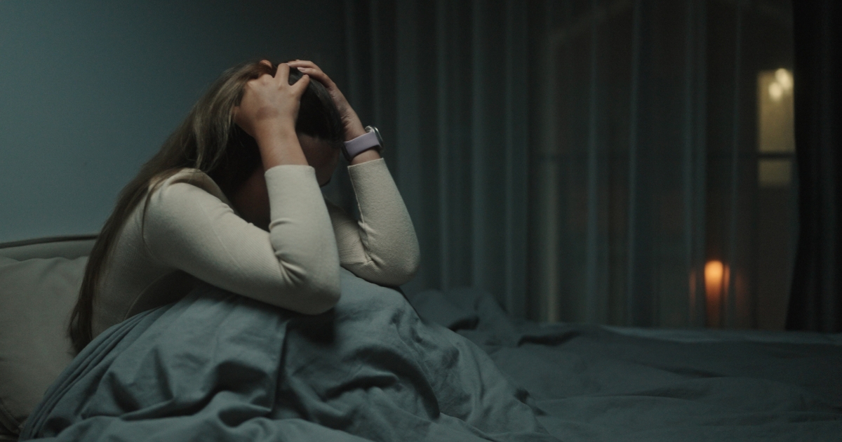 how to fall asleep with anxiety — featured image